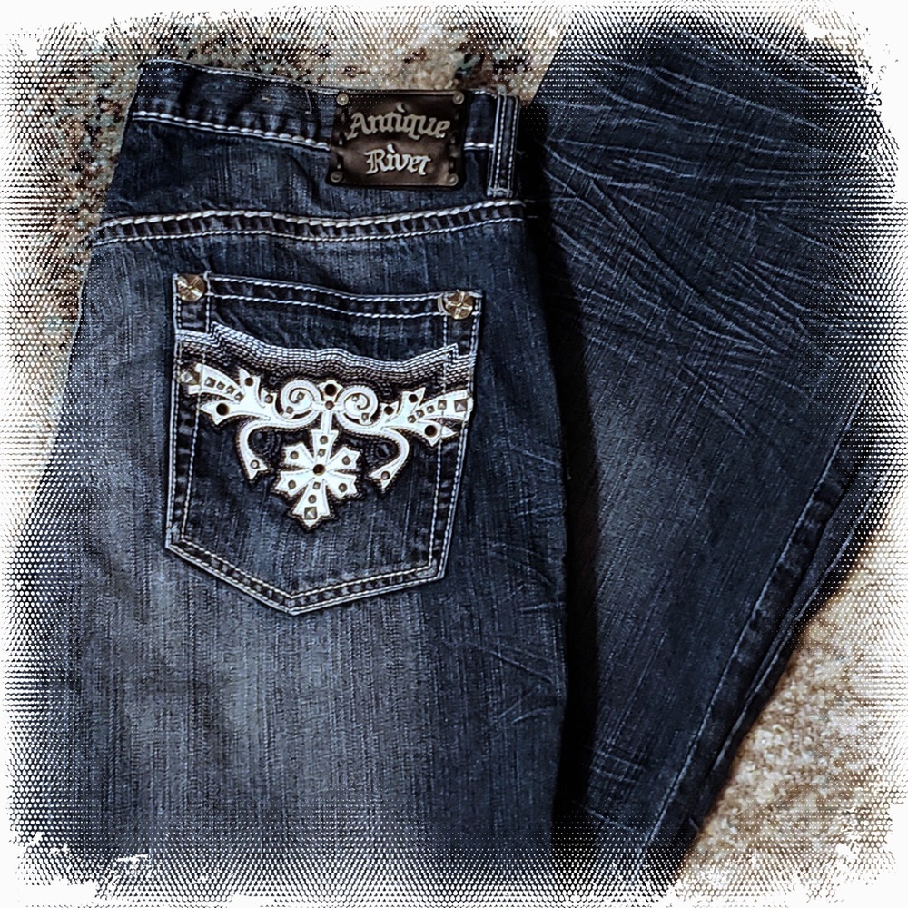 Antique Rivet 36x32 Blue Wash